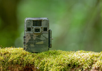 Surprindeți momente în sălbăticie cu camera de vânătoare TETRAO S68: ce caracteristici și performanțe se găsesc într-un design discret?