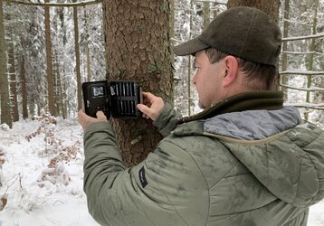Aproape 2 ani de monitorizare a cocoșului de munte cu ajutorul camerelor de vânătoare TETRAO