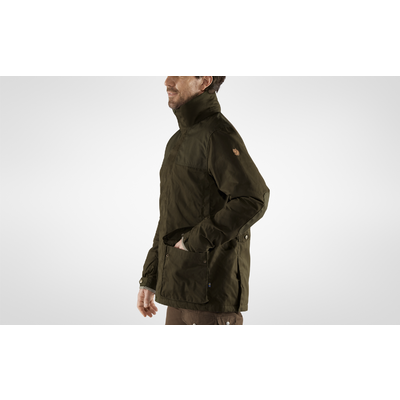 Pánska bunda fjällräven sörmland padded - dark olive - Sormland_Padded_Jacket_M_90700-633_E_MODEL_FJR