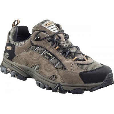 Poľovnícka obuv MEINDL Magic Men 2.0 XCR, multifunkčné športové topánky hnedo-oranžovej farby, vyrobené z velúrovej kože, s vodeodolnou technológiou Gore-Tex®-XCR a anatomicky tvarovanou vložkou Air-Active®-XCR.