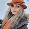Dámsky poľovnícky klobúk tetrao – oranžový s koženým remienkom a pierkami - oran.klob 2