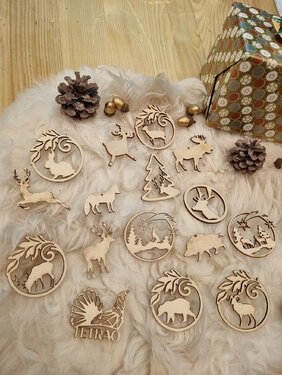 Decorațiuni de Crăciun din lemn TETRAO - set C de 16 bucăți