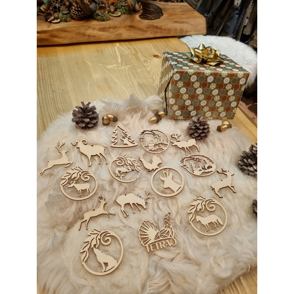 Decorațiuni de Crăciun din lemn TETRAO - set B de 16 bucăți  2